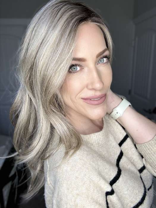 Kristyna Moore @kristynamoore wearing READY FOR IT by GABOR in color GF17-23SS ICED LATTE MACCHIATO | Honey Blonde shaded with Cool Blonde with Dark Roots