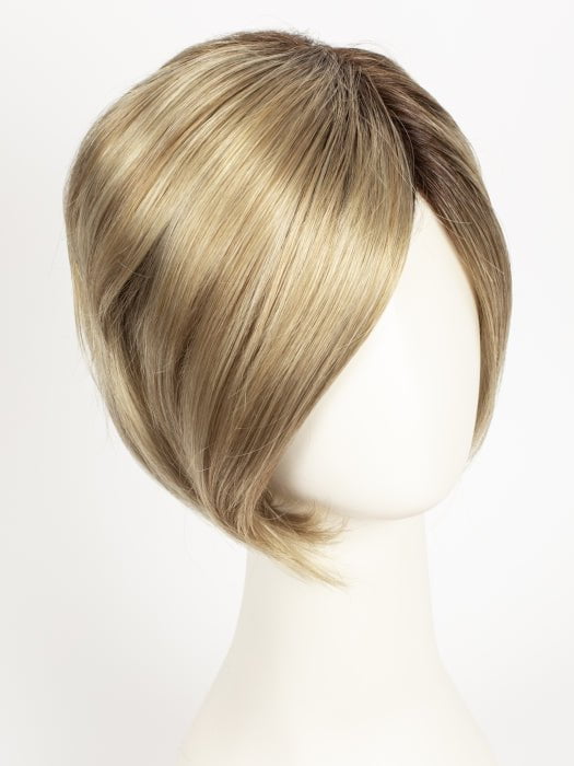 CREAMY-TOFFEE-R | Rooted Dark Blonde Evenly Blended with Light Platinum Blonde and Light Honey Blonde