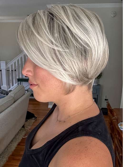 Jen Brown @being_mrs_brown wearing IDALIA by JON RENAU in color FS17/101S18 PALM SPRINGS BLONDE | Light Ash Blonde with Pure White Natural Violet Bold Highlights, Shaded with Dark Natural Ash Blonde
