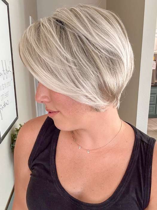 Jen Brown @being_mrs_brown wearing IDALIA by JON RENAU in color FS17/101S18 PALM SPRINGS BLONDE | Light Ash Blonde with Pure White Natural Violet Bold Highlights, Shaded with Dark Natural Ash Blonde