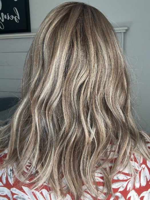 Emily @she_sheds_more wearing WILLOW by JON RENAU in color 12FS12 MALIBU BLONDE | Light Gold Brown, Light Natural Gold Blonde, Pale Natural Gold-Blonde Blend, Shaded with Light Gold Brown