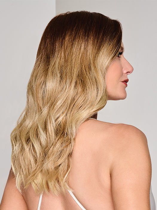 RL8/24OM | Medium brown blended roots that transition into a golden blonde ombré from midlength to the ends