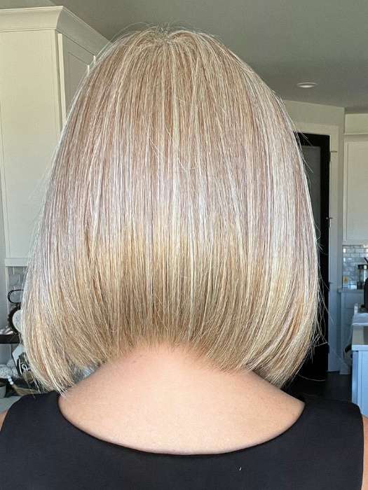 Lisa @beautifulyouwigreviews wearing CURRENT EVENTS by RAQUEL WELCH WIGS in color RL14/22SS SHADED WHEAT | Dark Blonde Evenly Blended with Platinum Blonde with Dark Roots
