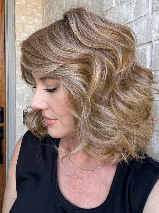 Jenny B. @thewiggygirl wearing EDITOR'S PICK ELITE by RAQUEL WELCH WIGS in color RL14/25SS | Shaded Honey Ginger | Dark Blonde Evenly Blended with Medium Golden Blonde With Dark Roots | outside natural lighting
