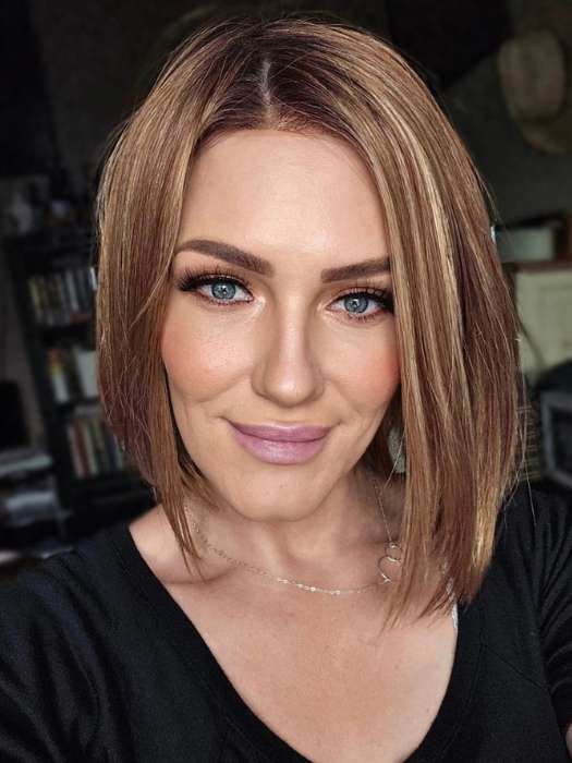 Amber @fabricatingfringe wearing LONDON by ENVY BY ALAN EATON in color CREAMED-COFFEE | Medium Brown roots and base with Cinnamon and Golden Blonde highlights
