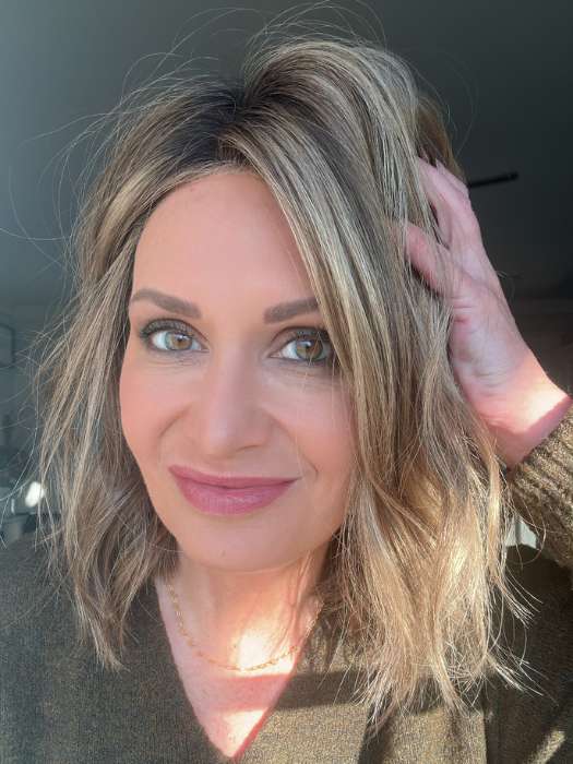 Emily H. @she_sheds_more wearing CHARLOTTE by ENVY BY ALAN EATON in color HONEY BREEZE | A blend of Cool, Honey Blonde and Multi-Dimensional Medium Brown with Darker Brown Roots
