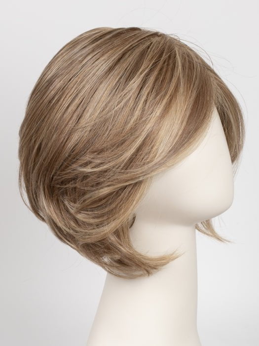 RL13/88 Golden Pecan | Neutral Medium Blonde With Pale Honey Blonde Highlights